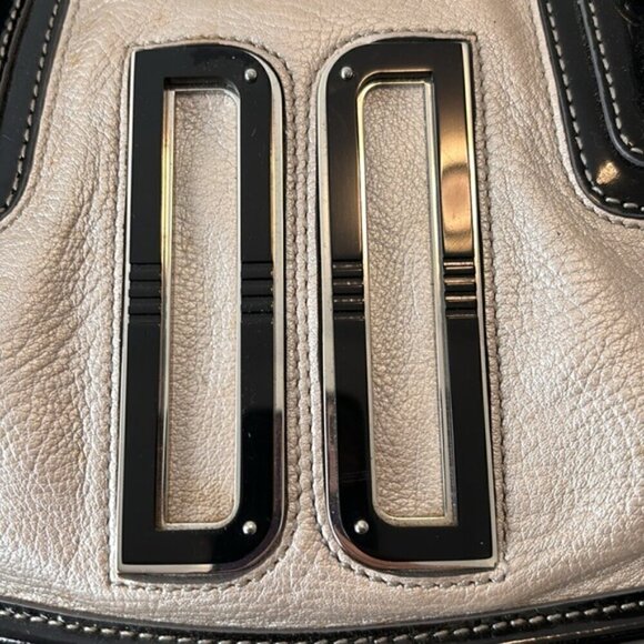 DAK’s of London silver/cream leather black patent leather shoulder bag - Picture 7 of 13